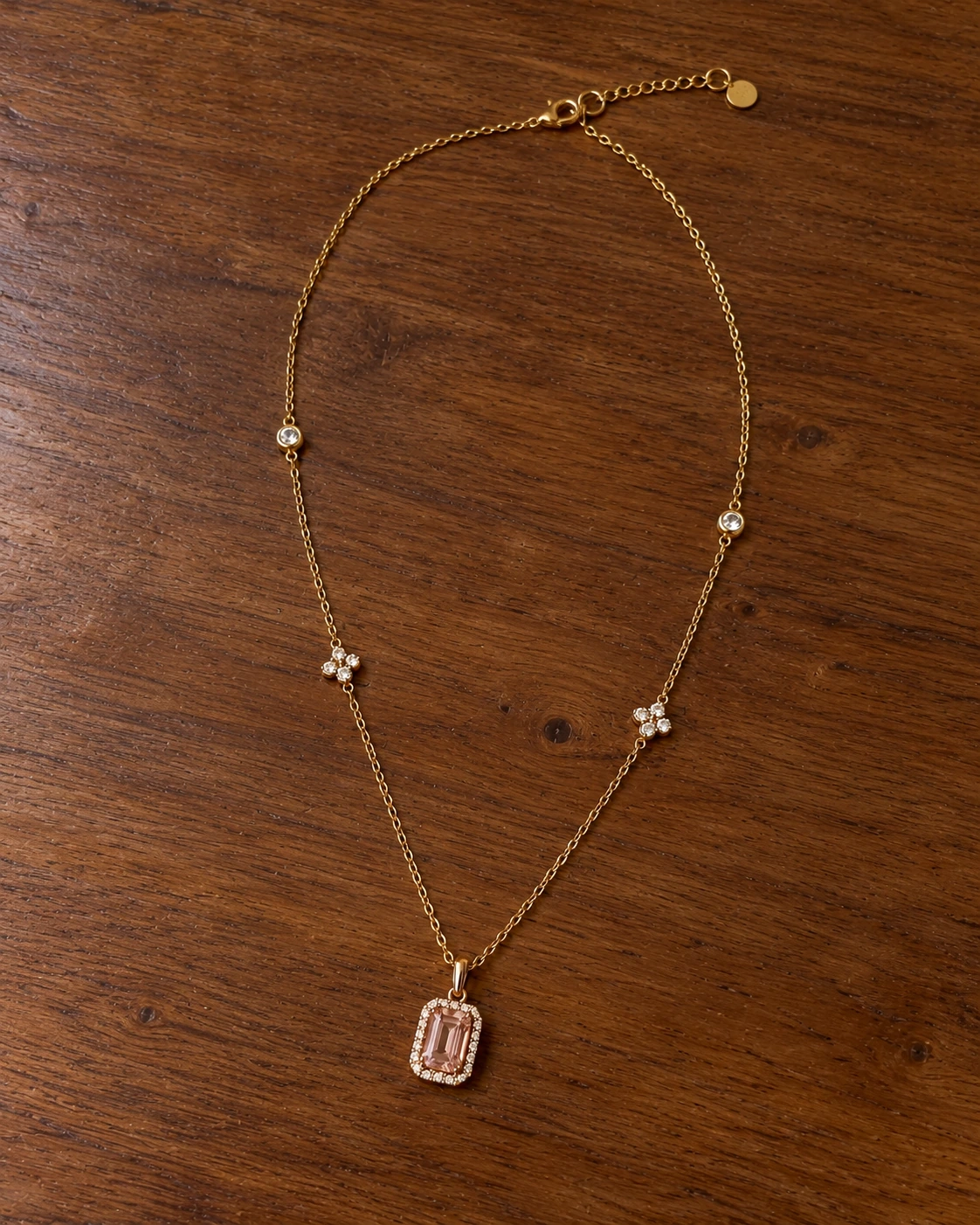 The raw necklace photograph used as the benchmark reference